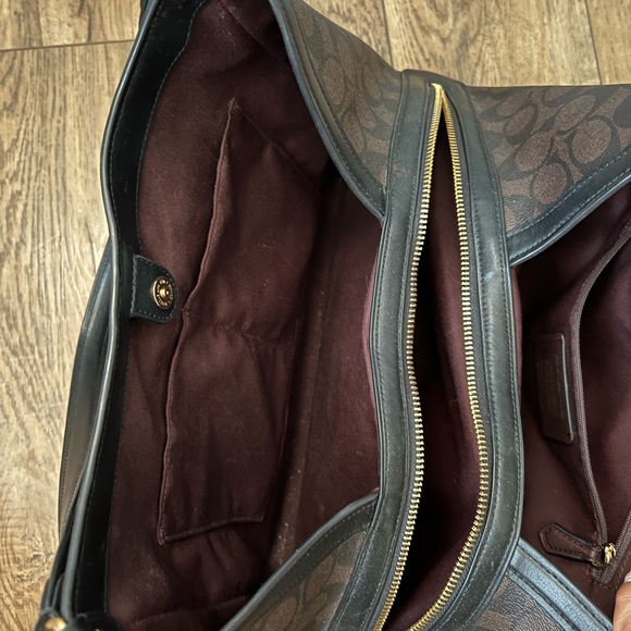 Classic Coach Bag - Picture 7 of 9